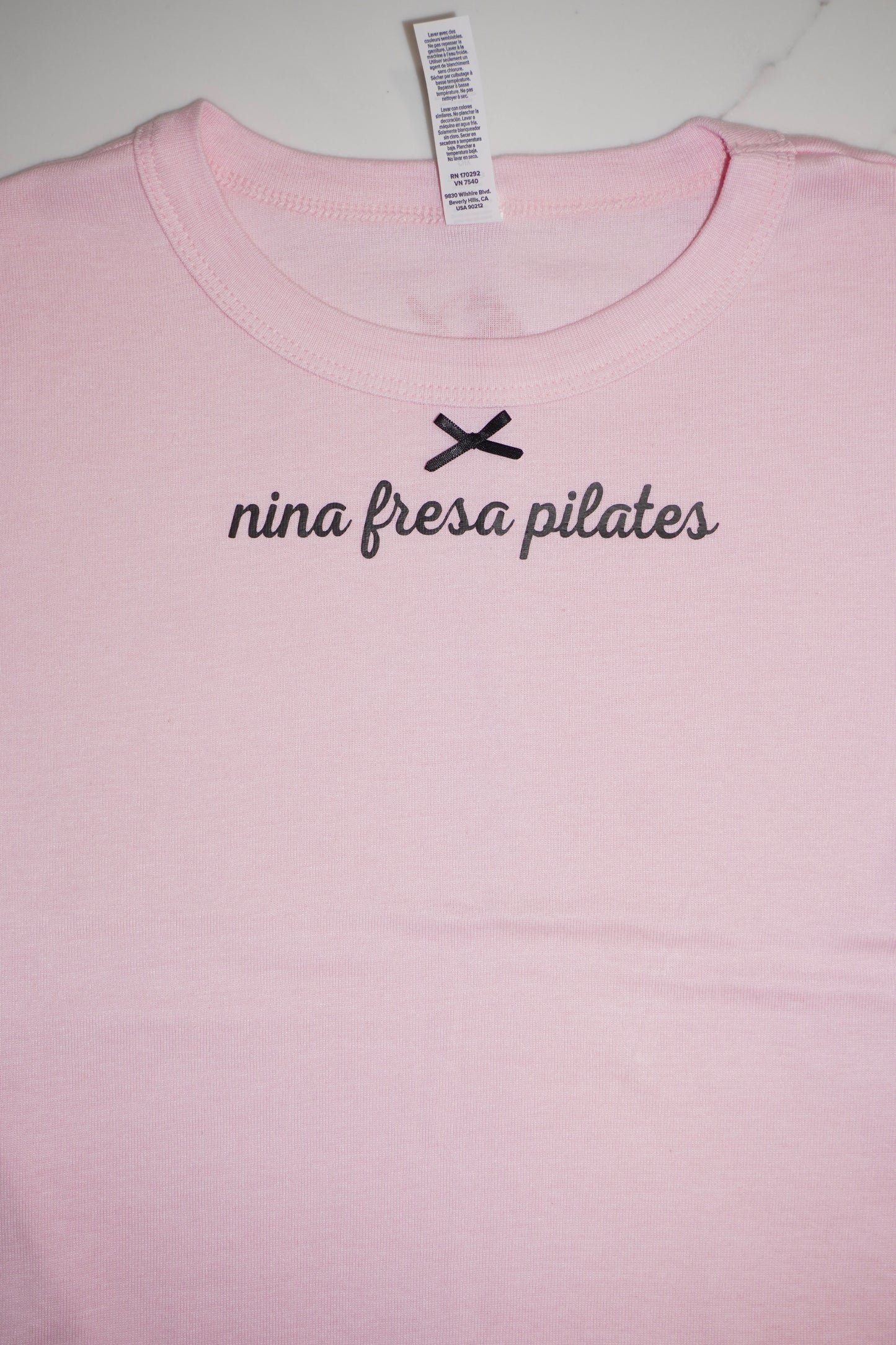 Niña Fresa Pilates Bow Baby Tee